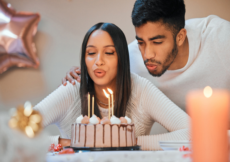 Unutulmaz Yıldönümü Hediyeleri: 10+ Romantik ve Duygusal Fikir