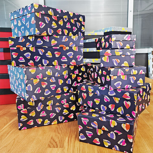 Kalp Desenli Hediye Kutusu görsel