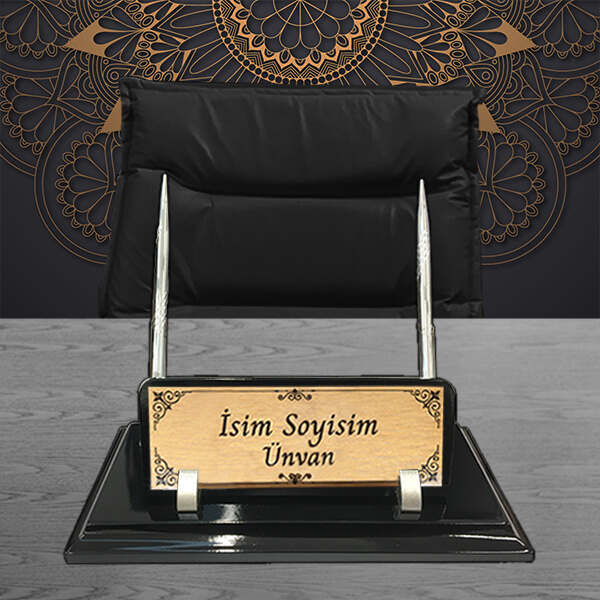 Kalemli Ahşap Masa İsimliği 2080 Siyah