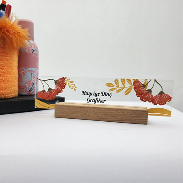 Kişiye Özel Ahşap Altlıklı Akrilik Masa Üstü İsimlik görsel