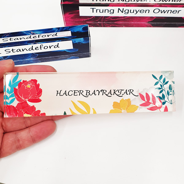 Kişiye Özel Akrilik Masa Üstü İsimlik görsel