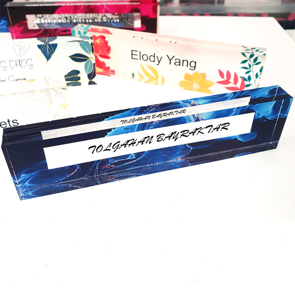 Kişiye Özel Akrilik Masa Üstü İsimlik görsel