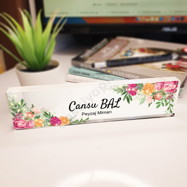 Çiçekli Kişiye Özel Akrilik Masa Üstü İsimlik online tasarla