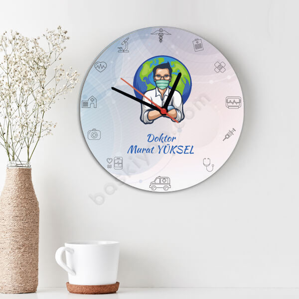 Kahraman Doktor Temalı Ahşap Daire Duvar Saati online tasarla