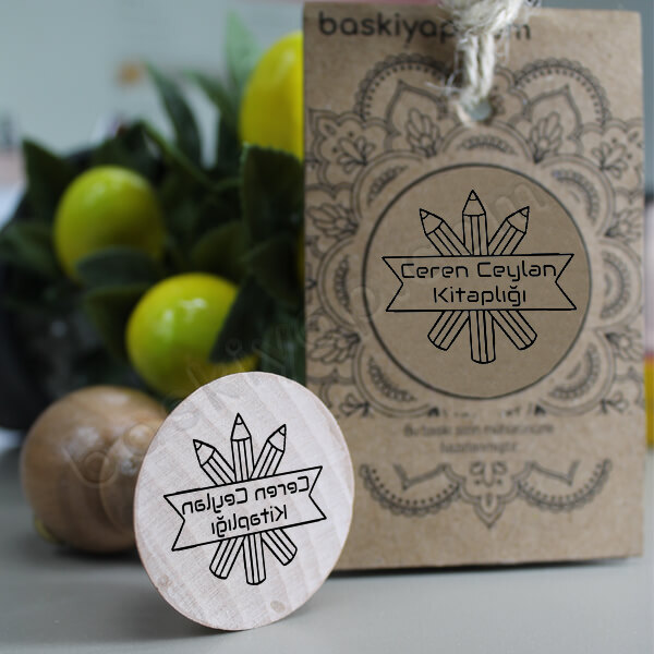 Kalemler Ahşap Saplı Kütüphane Kaşesi online tasarla