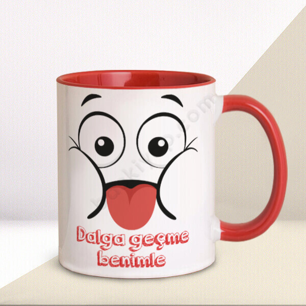 Komik Yüz Tasarımlı Kırmızı Kupa online tasarla