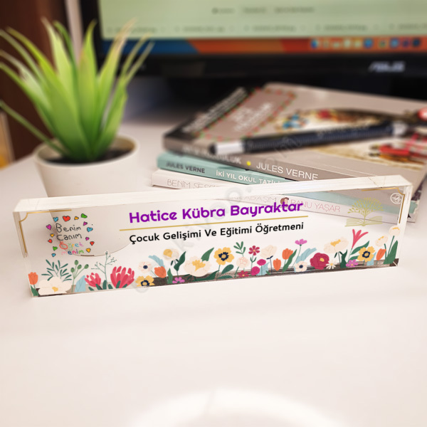 Öğretmen Masa İsimliği online tasarla