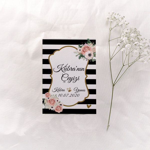 Siyah Beyaz Çizgili Pudra Çiçekli online tasarla