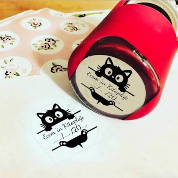 Kuyruklu Kedi Kütüphane Kaşesi online tasarla